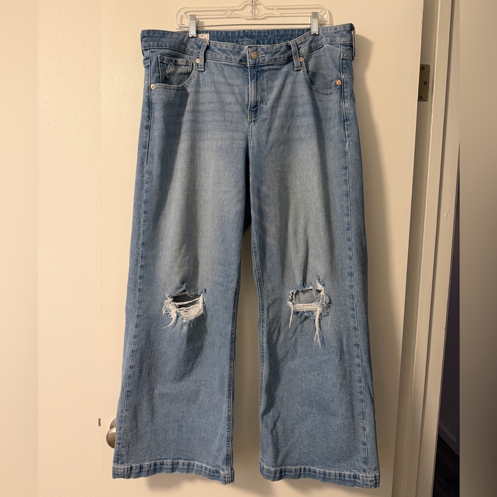 Gap Women’s Low Rise Stride Distressed Wide Leg Jeans, Size 34 - Picture 5 of 9